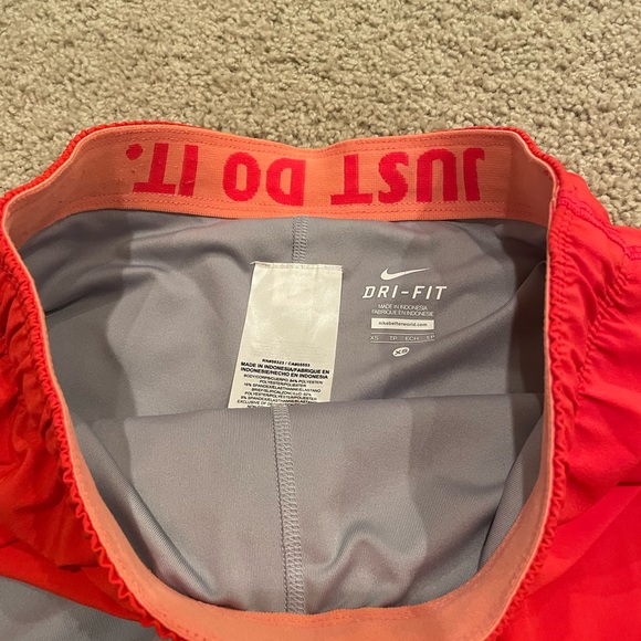 basically brand new !! nike shorts for running with Nike pros built in !! - Picture 4 of 5